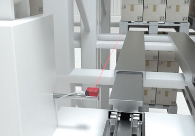Cảm biến quang điện IO-Link Leuze trong ứng dụng push-through detection — giám sát trạng thái theo thời gian thực qua IO-Link master