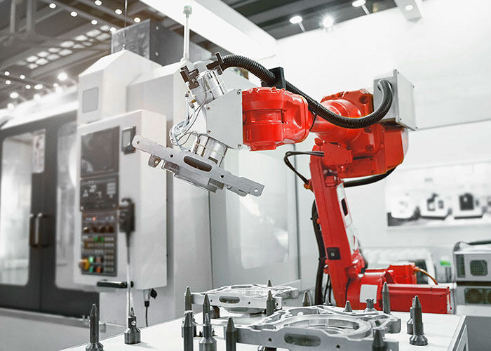Máy công cụ CNC với giải pháp cảm biến định vị và an toàn Leuze
