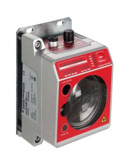 DDLS 500 lắp trên stacker crane kho AS/RS — truyền dữ liệu PROFINET IRT và safety signal không tiếp xúc tốc độ cao