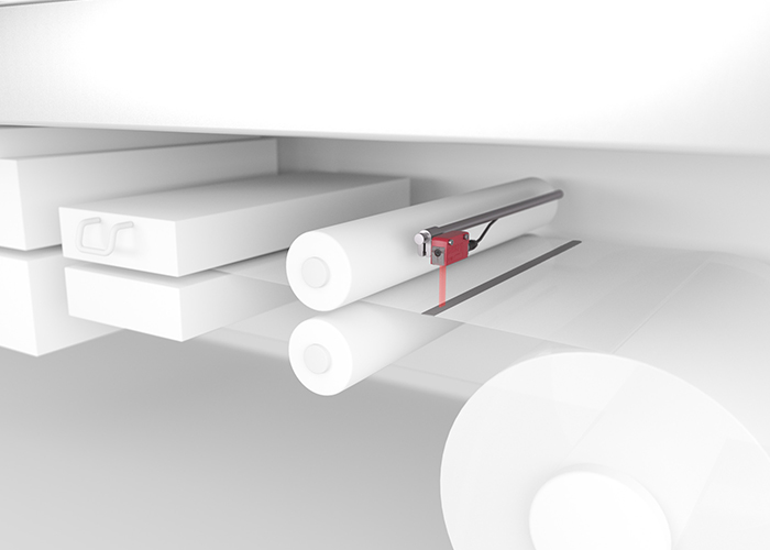 Cảm biến contrast Leuze KRT 3C phát hiện print mark trên bao bì — chọn màu ánh sáng phù hợp để tối đa tương phản