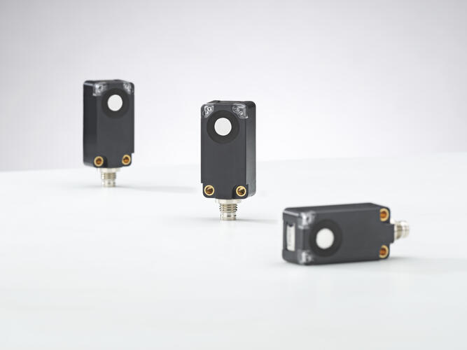 Cảm biến siêu âm Leuze SR 420B — ba chế độ góc phát điều chỉnh được, vùng chết nhỏ, tích hợp IO-Link